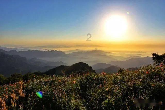 他是铁匠出生一战成名，赢得了“万岁军”的称号，73岁长眠八宝山