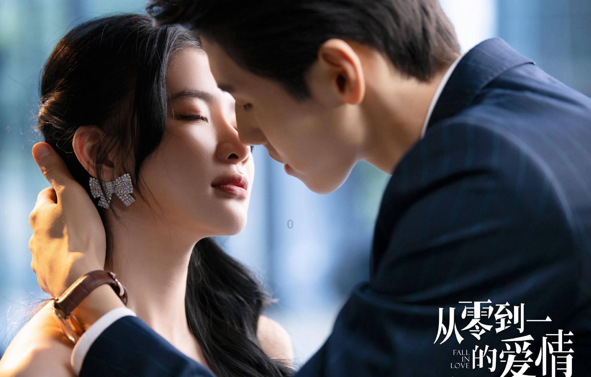 女生上一对一辅导明明已经很困，却仍不忘回答问题